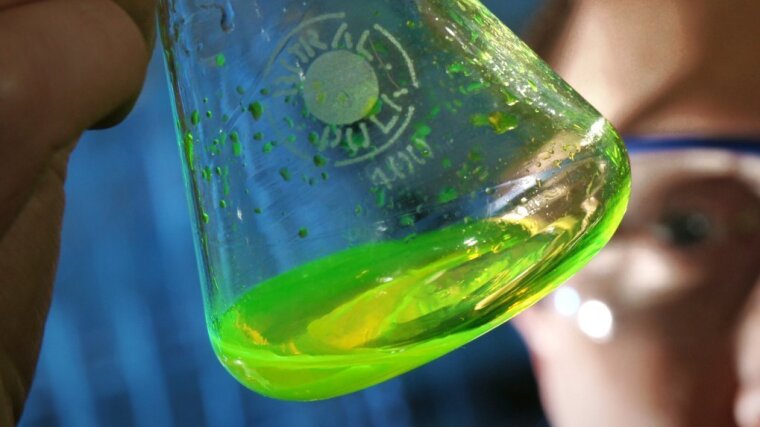 Biomimetic fluorescent solvent.