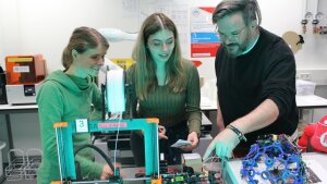 The MINT Makerspace Team in the Lichtwerkstatt Jena.