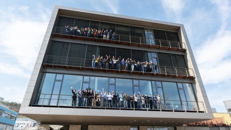 Group picture at the Abbe Center of Photonics