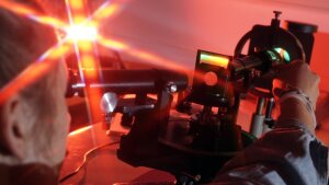 Work at the optical goniometer.
