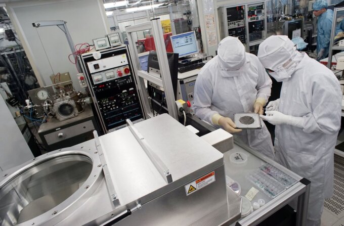 Sample preparation in the clean room