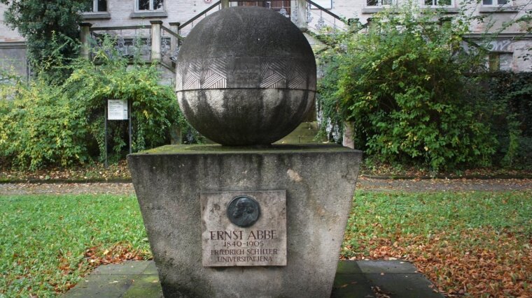 Monument in Jena in memory of Ernst Abbe and his famous diffraction limit formula.