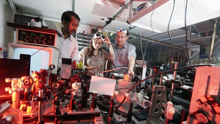 Optical laser laboratory at the Institute of Applied Optics and Quantum Electronics.