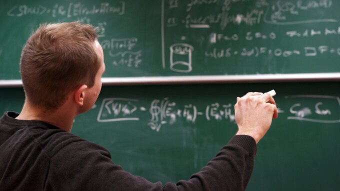 Blackboard studies in theoretical optics.