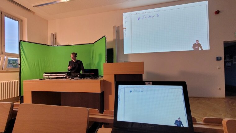 Jari Domke demonstrating ASP's streaming setup.